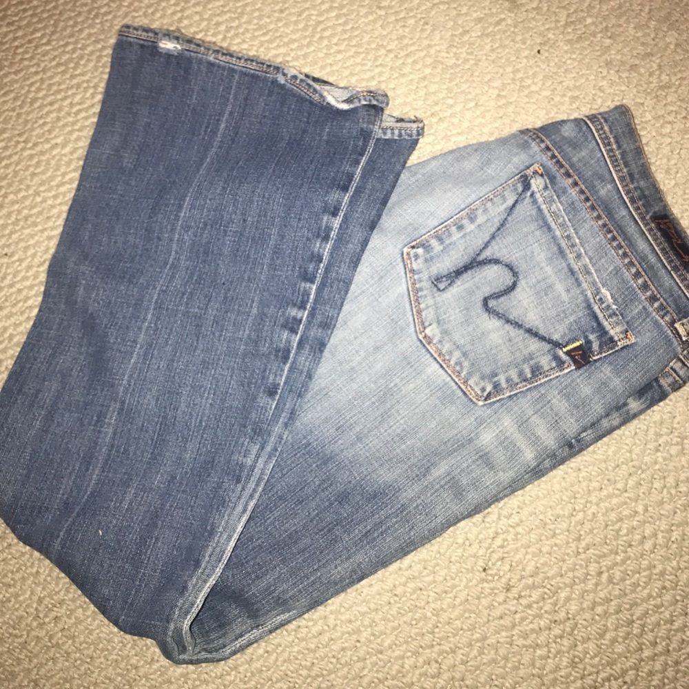 Low waisted flair jeans